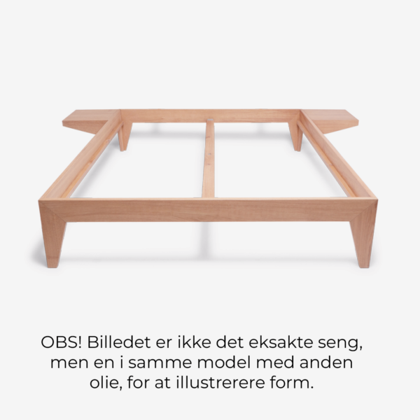 Sengeramme i egetræ med sengeborde