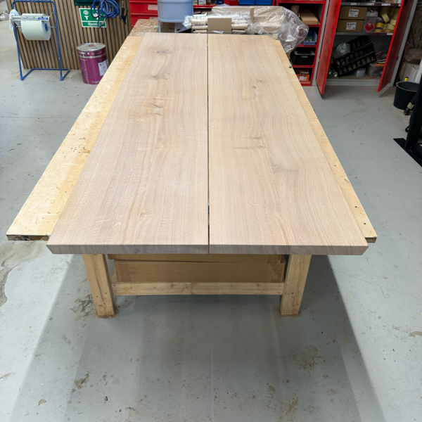 Hvidolieret plankebord i eg