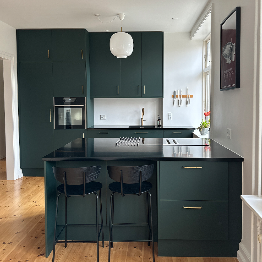 Køkken i mørkegrøn linoleum
