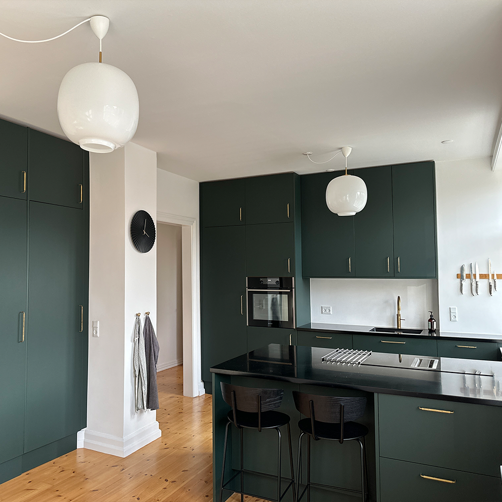 Køkken i mørkegrøn linoleum