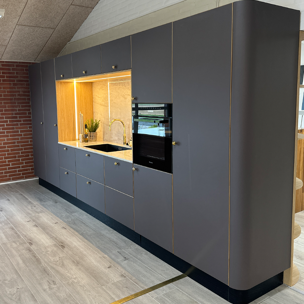 Snedkerkøkken i linoleum